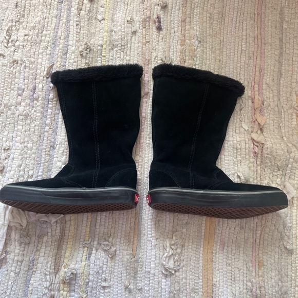 Women’s Vans Black Suede Faux Fur Phoebe Sneaker Velcro Boots - Picture 2 of 6